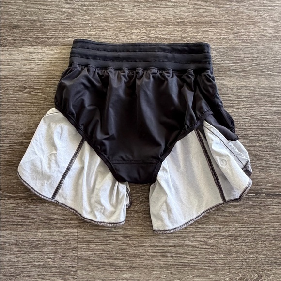 lululemon athletica Heathered Gray Women's Athletic Shorts - Picture 6 of 7